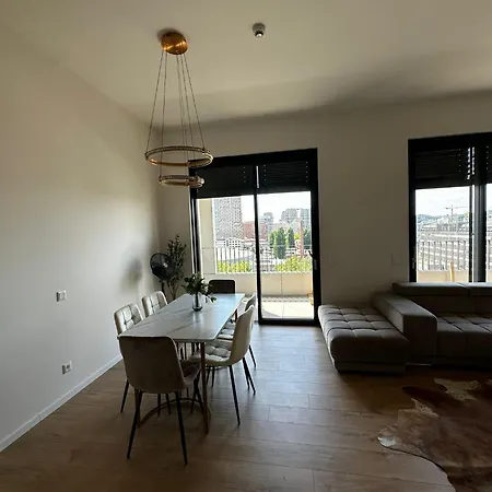 Fancy Apartment With Amazing Sky View