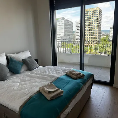 Fancy With Amazing Sky View Apartment *