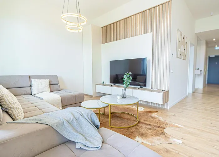 Fancy With Amazing Sky View Apartment *