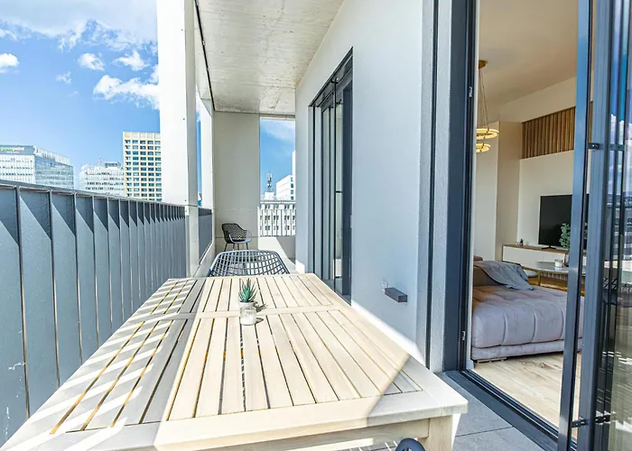 Fancy With Amazing Sky View Apartment *